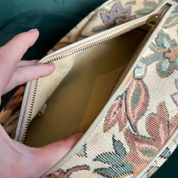 1970s floral tapestry makeup/toiletries bag - Picture 8 of 8